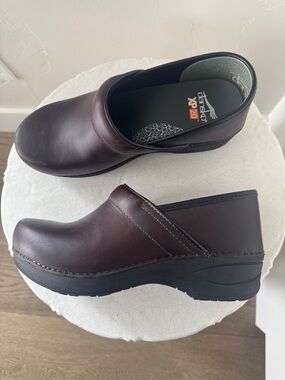 Dansko XP 2.0 Women's Brown Leather Slip-On Clogs Casual Comfortable Size 38 EUC